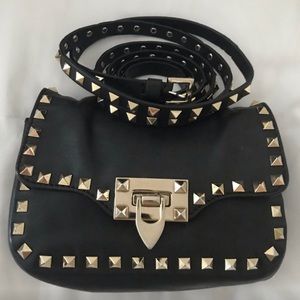 VALENTINO GARAVANI Black Leather Rockstud Crossbody Handbag